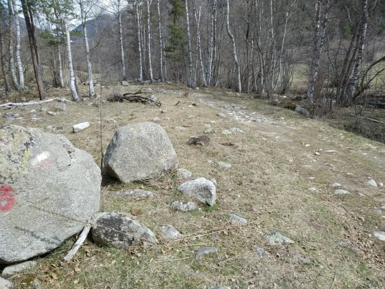 Roca amb senyal del GR-107